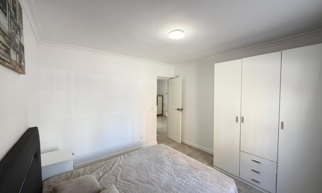 Revânzare - Apartament -
Torrevieja - Centro