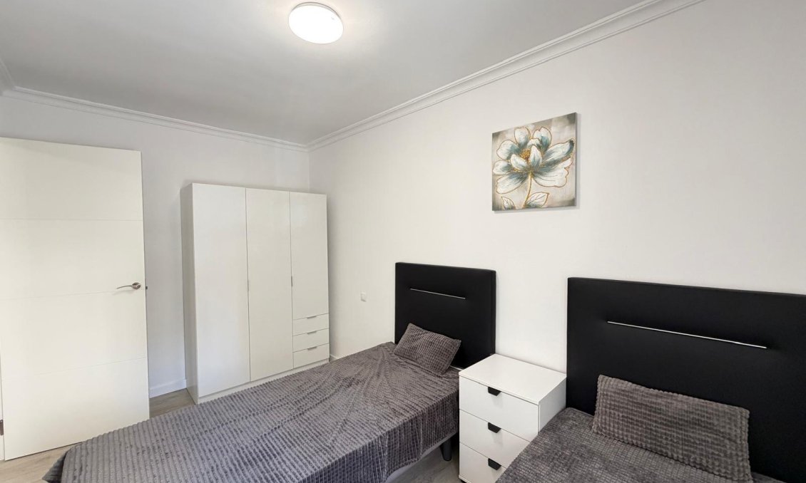 Revânzare - Apartament -
Torrevieja - Centro