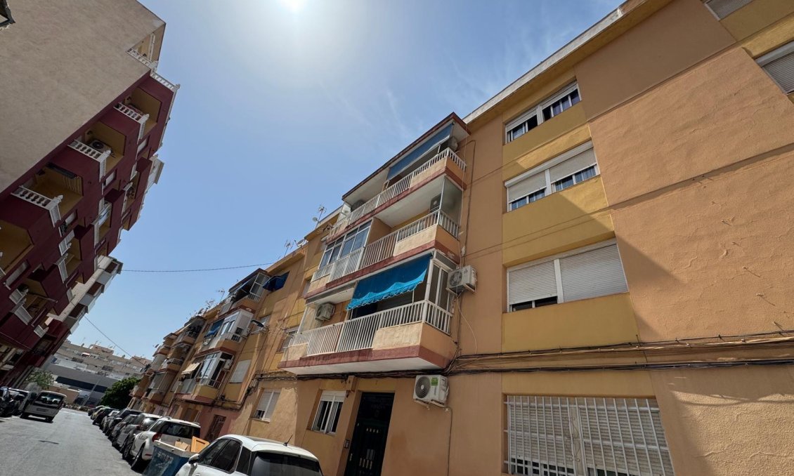 Revânzare - Apartament -
Torrevieja - Centro
