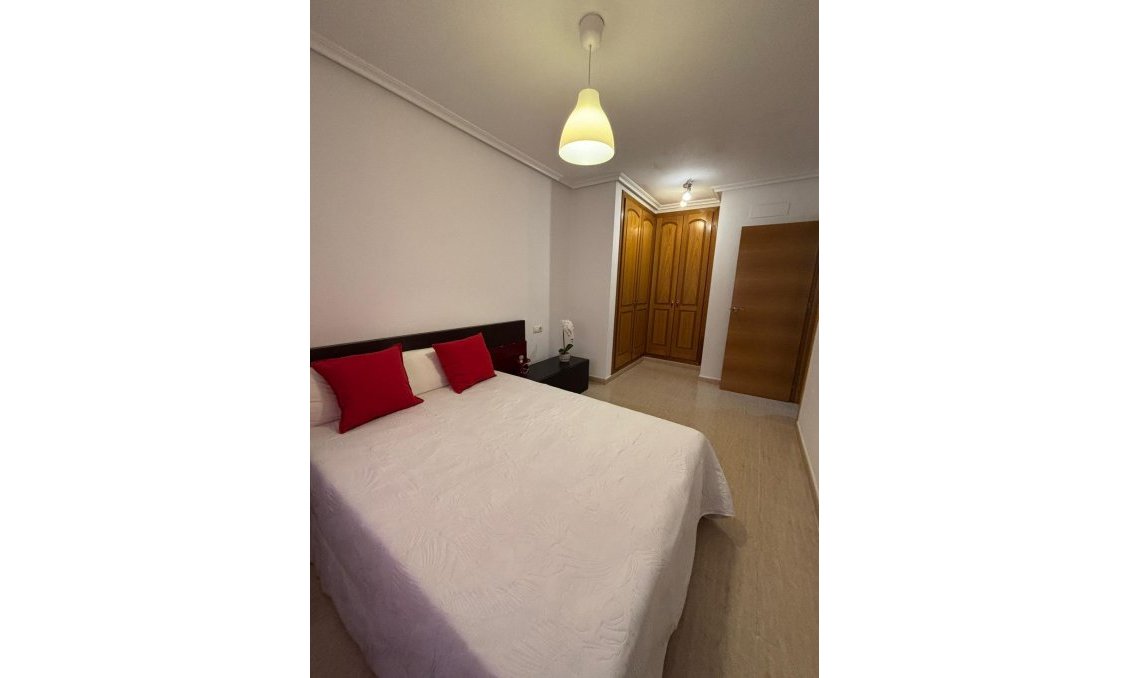 Revente - Appartement -
Torrevieja - Centro