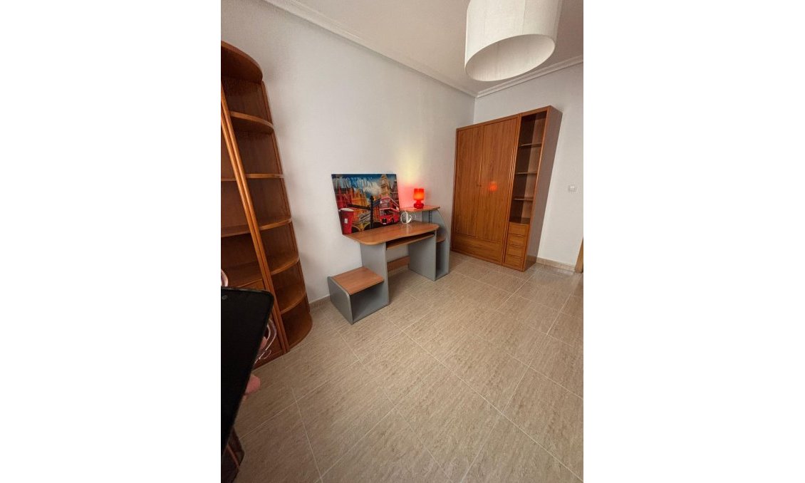 Revente - Appartement -
Torrevieja - Centro