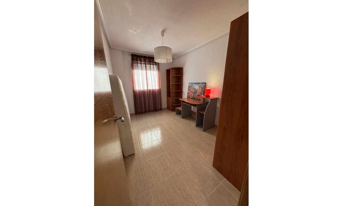 Revente - Appartement -
Torrevieja - Centro