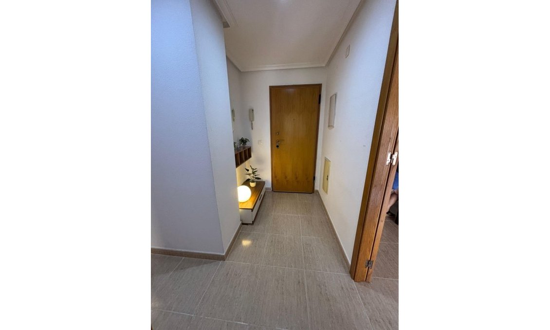 Revente - Appartement -
Torrevieja - Centro