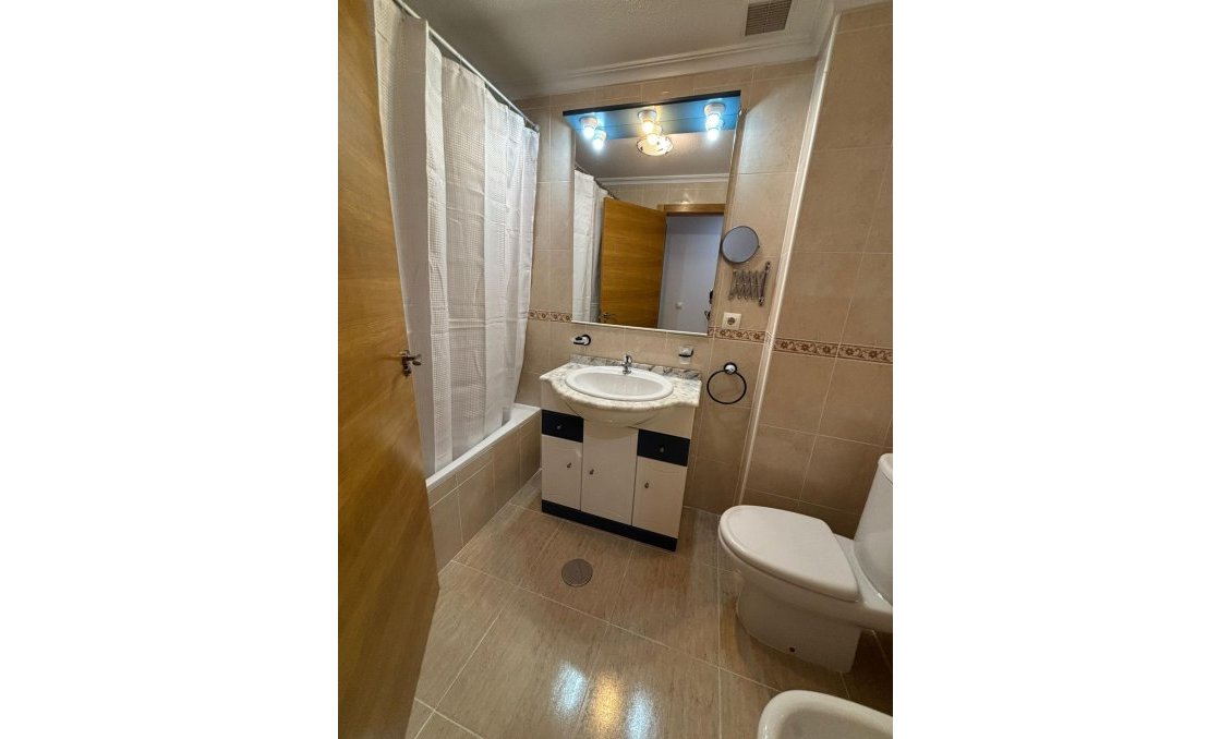 Revente - Appartement -
Torrevieja - Centro