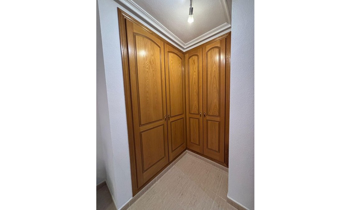 Revente - Appartement -
Torrevieja - Centro