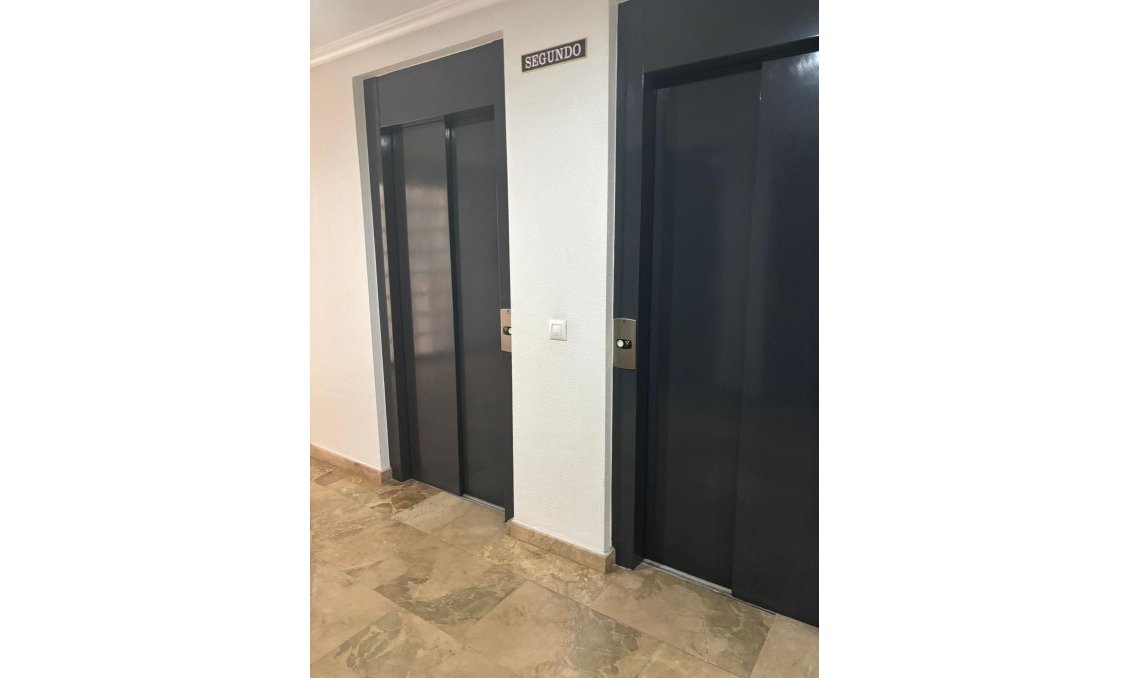 Revente - Appartement -
Torrevieja - Centro