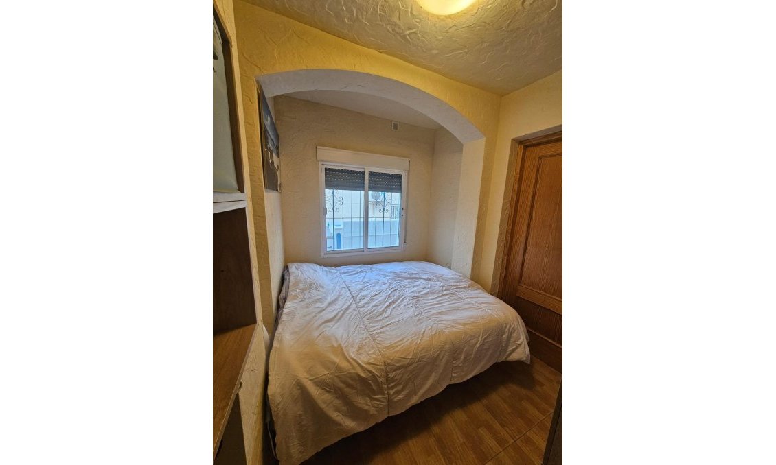 Resale - Bungalow -
Torrevieja - Lago Jardin