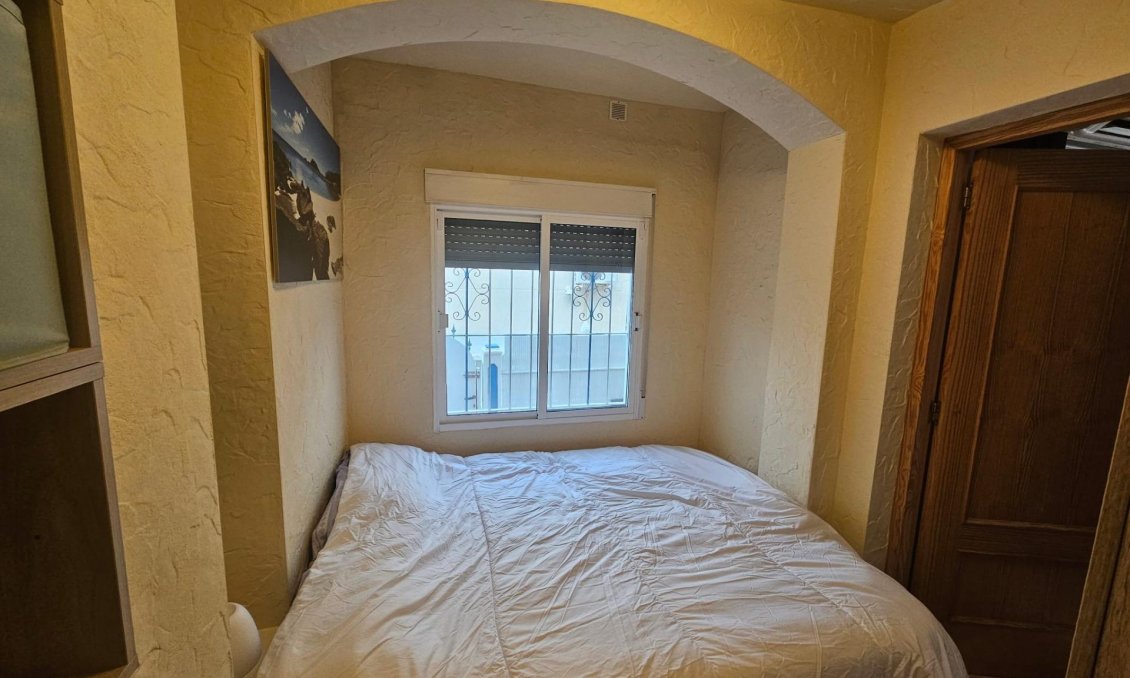 Resale - Bungalow -
Torrevieja - Lago Jardin