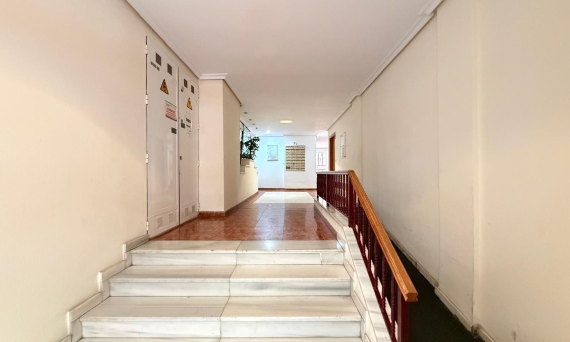 Resale - Apartment -
Torrevieja - Estacion De Autobuses