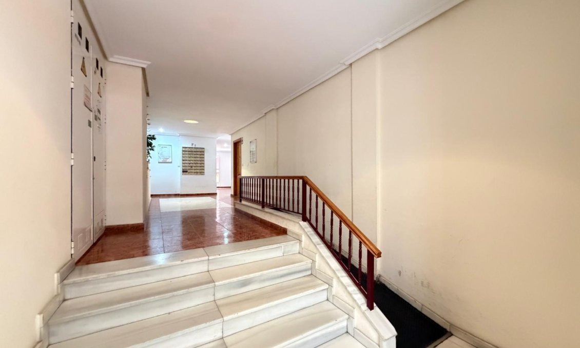 Resale - Apartment -
Torrevieja - Estacion De Autobuses