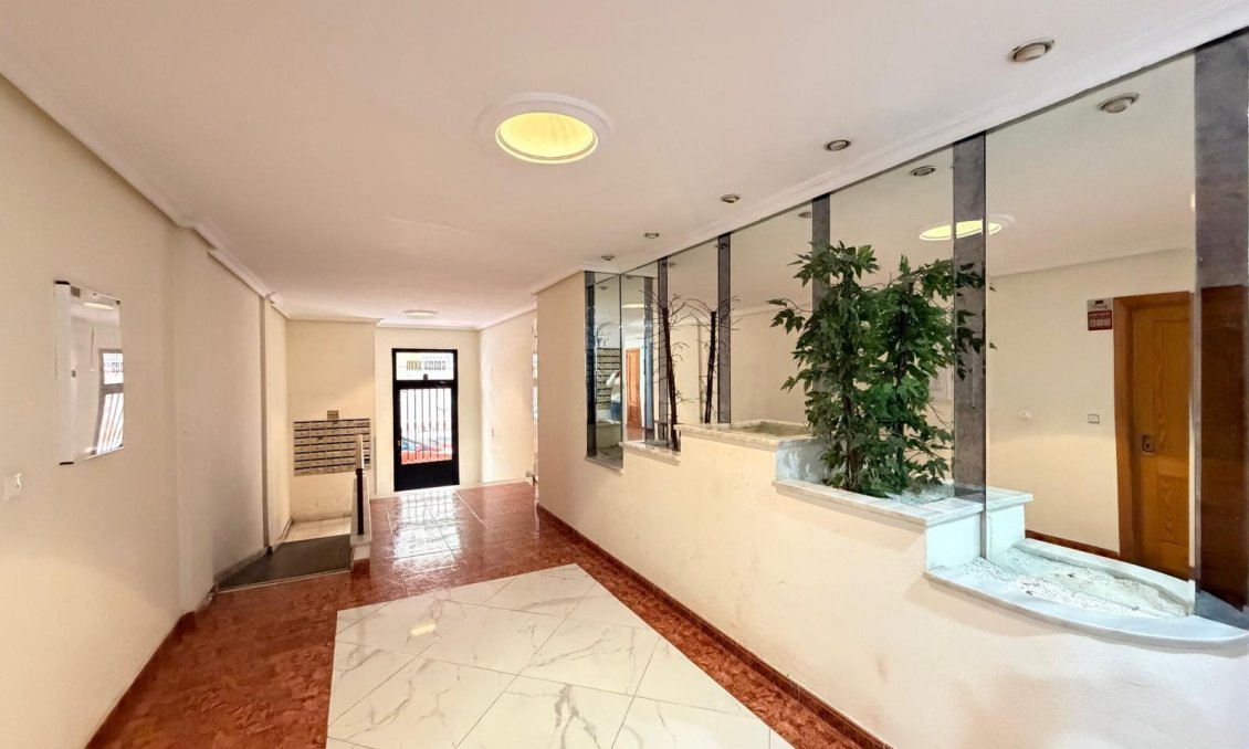 Resale - Apartment -
Torrevieja - Estacion De Autobuses