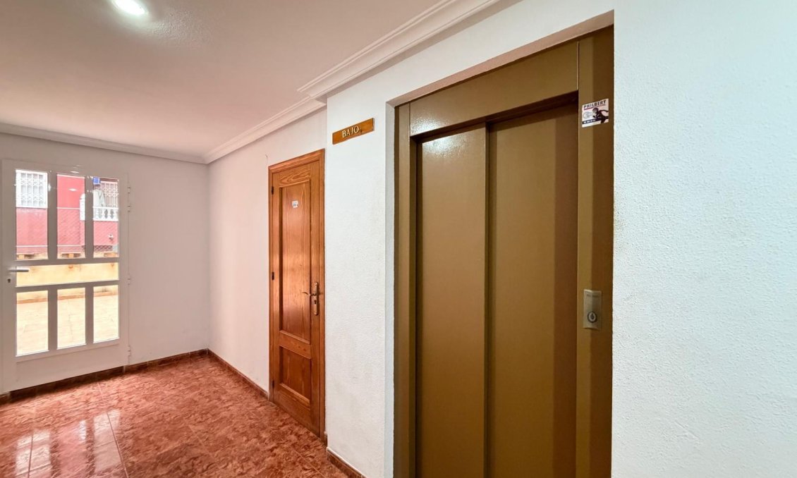 Resale - Apartment -
Torrevieja - Estacion De Autobuses
