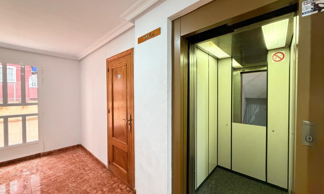 Resale - Apartment -
Torrevieja - Estacion De Autobuses
