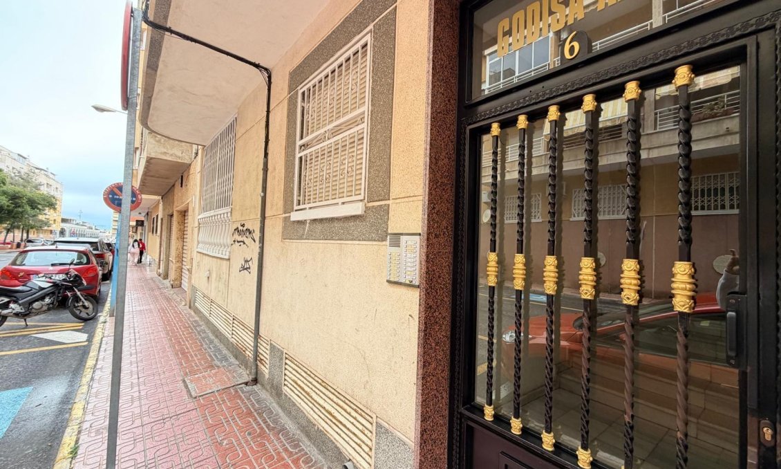 Resale - Apartment -
Torrevieja - Estacion De Autobuses