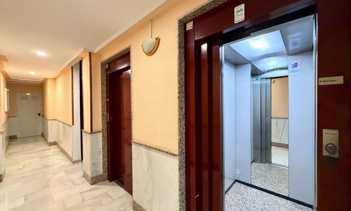 Resale - Apartment -
Torrevieja - Playa del Cura