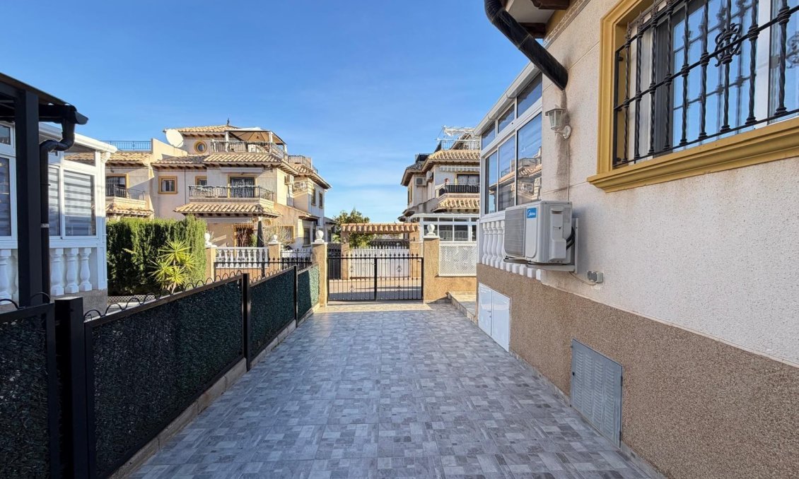 Resale - Townhouse -
Orihuela Costa - Las Filipinas