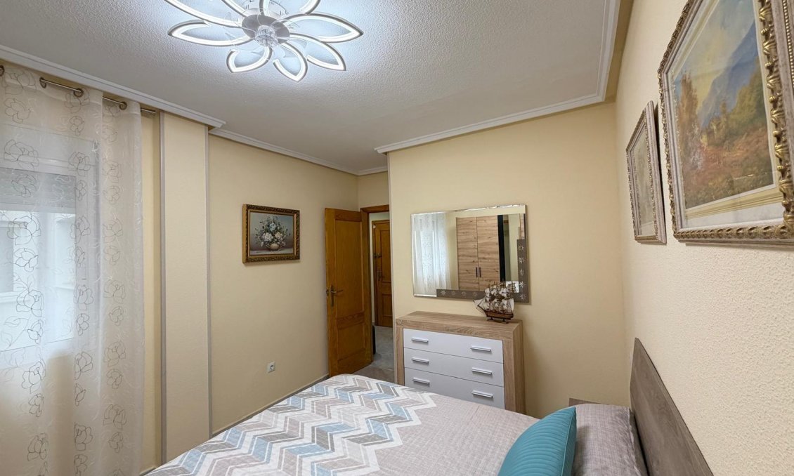 Resale - Apartment -
Torrevieja - Playa del Cura