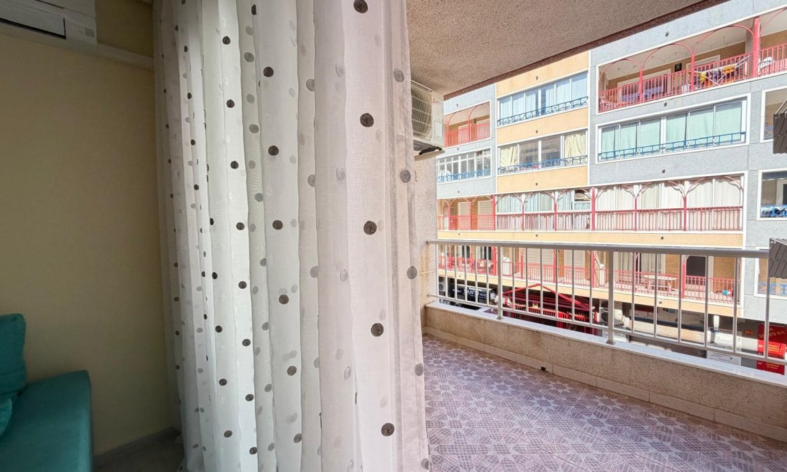Resale - Apartment -
Torrevieja - Playa del Cura