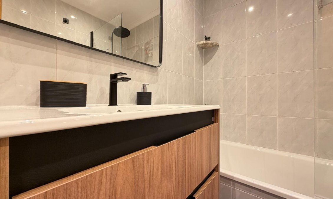 Resale - Apartment -
Torrevieja - Playa de los Locos