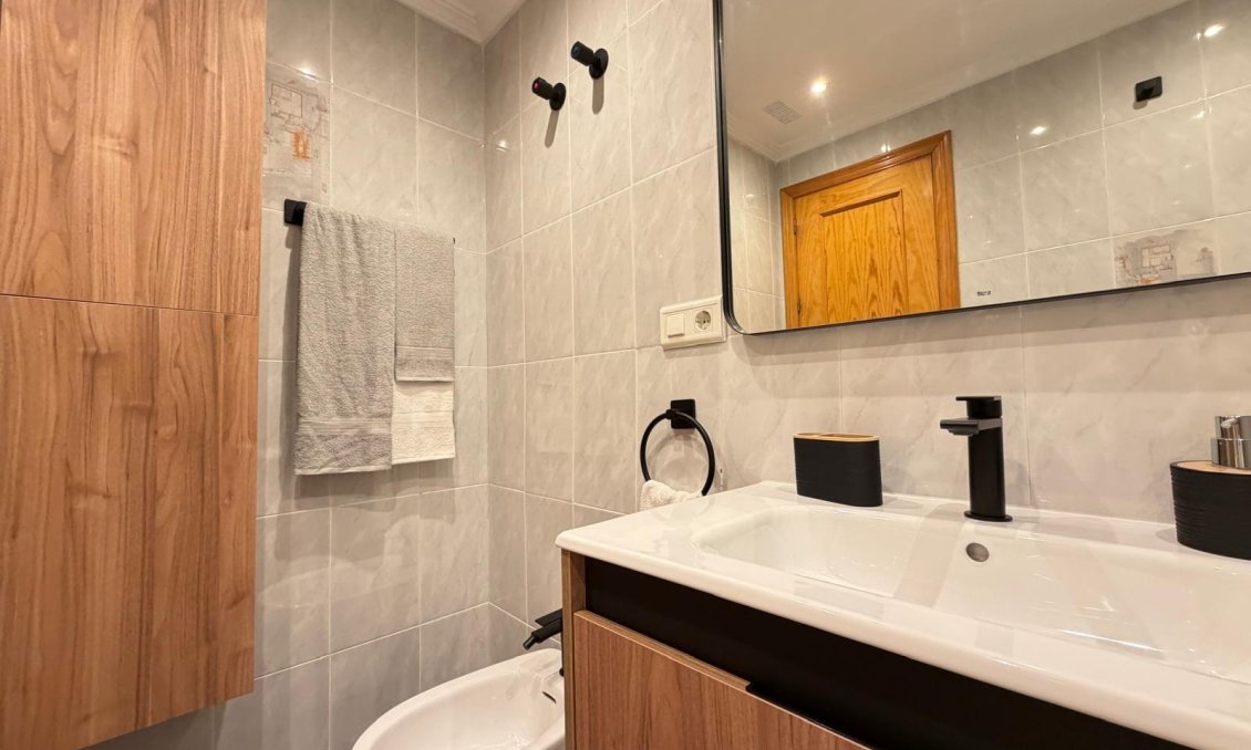 Resale - Apartment -
Torrevieja - Playa de los Locos