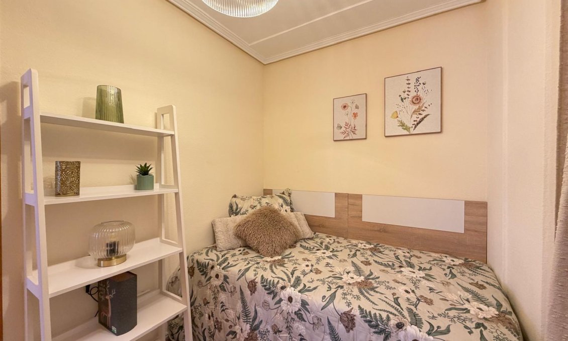 Resale - Apartment -
Torrevieja - Playa de los Locos