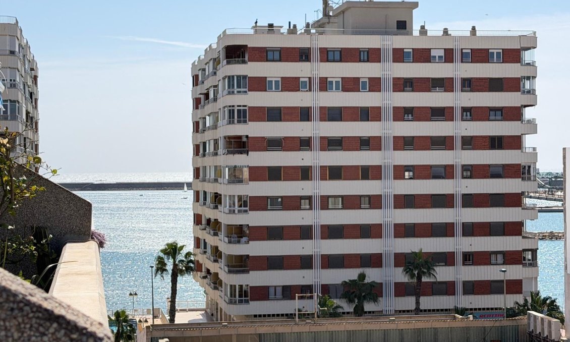 Használt Ingatlanok - Tetőtéri lakás -
Torrevieja - Acequion