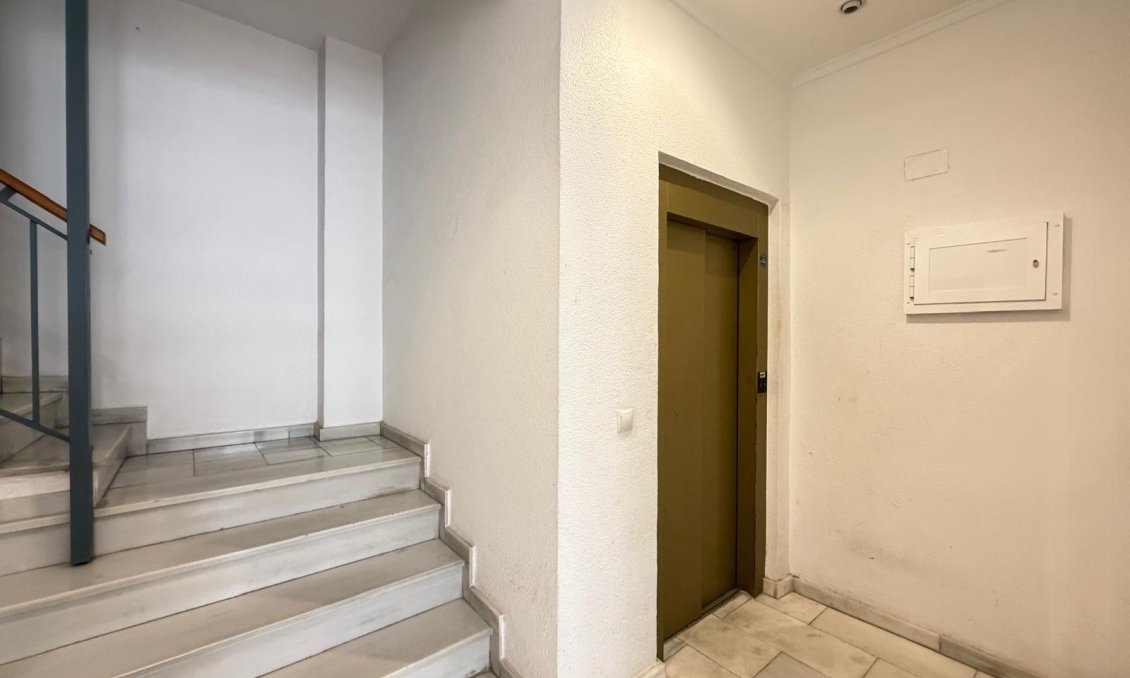 Használt Ingatlanok - Tetőtéri lakás -
Torrevieja - Acequion