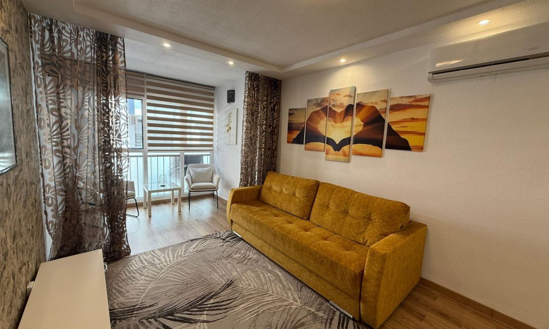 Revânzare - Apartament -
Torrevieja - Centro