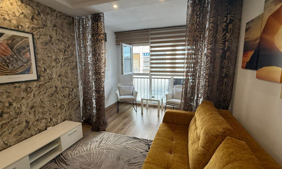 Revânzare - Apartament -
Torrevieja - Centro