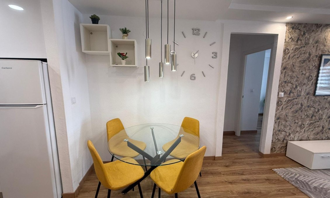 Revânzare - Apartament -
Torrevieja - Centro
