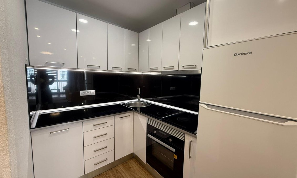 Revânzare - Apartament -
Torrevieja - Centro
