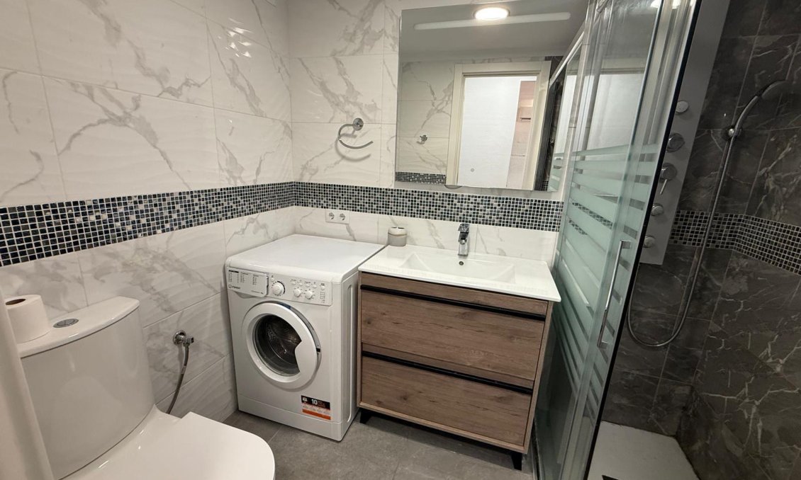 Revânzare - Apartament -
Torrevieja - Centro