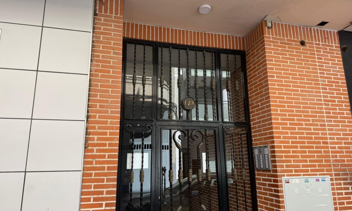 Revânzare - Apartament -
Torrevieja - Centro