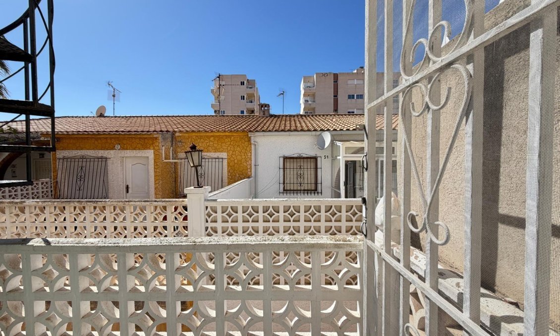 Wiederverkauf - Stadthaus -
Torrevieja - Nueva Torrevieja