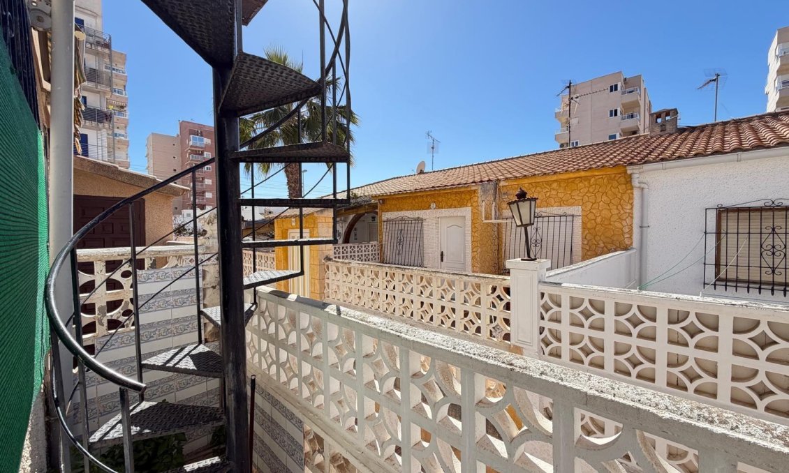 Wiederverkauf - Stadthaus -
Torrevieja - Nueva Torrevieja