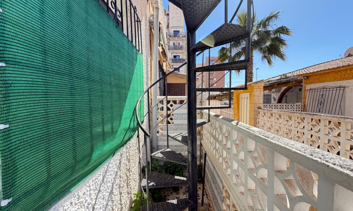 Wiederverkauf - Stadthaus -
Torrevieja - Nueva Torrevieja