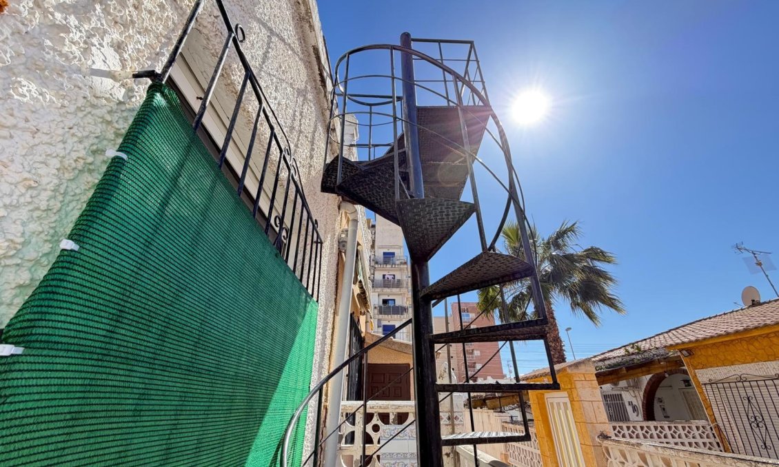 Wiederverkauf - Stadthaus -
Torrevieja - Nueva Torrevieja