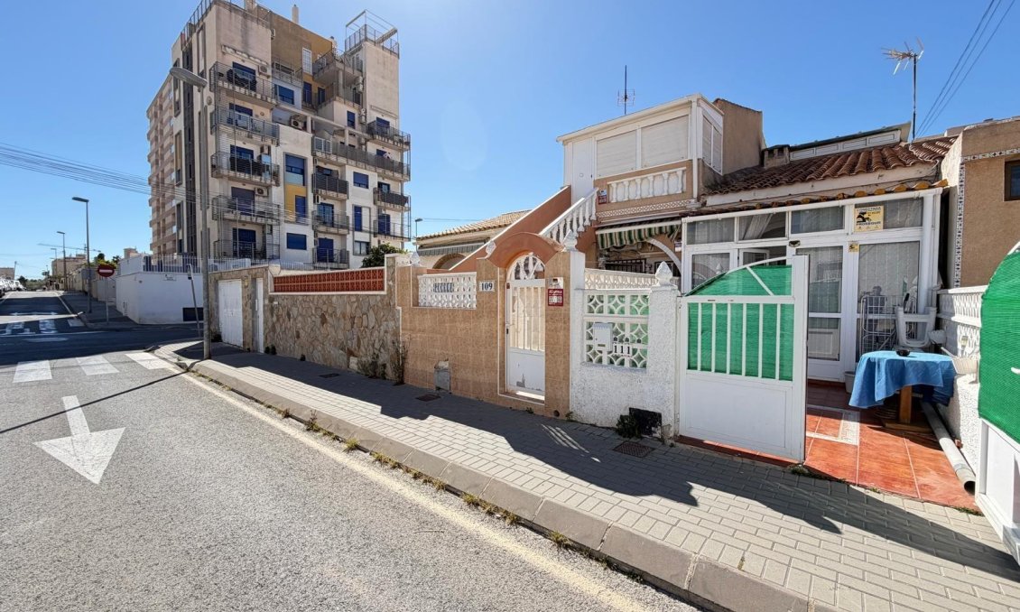 Wiederverkauf - Stadthaus -
Torrevieja - Nueva Torrevieja