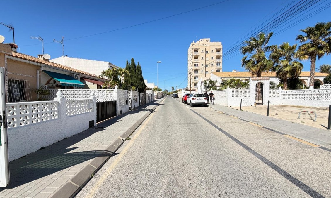 Wiederverkauf - Stadthaus -
Torrevieja - Nueva Torrevieja