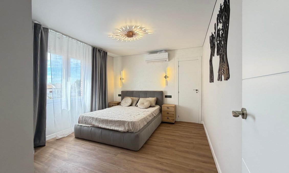 Revânzare - Apartament -
Torrevieja - Punta Prima