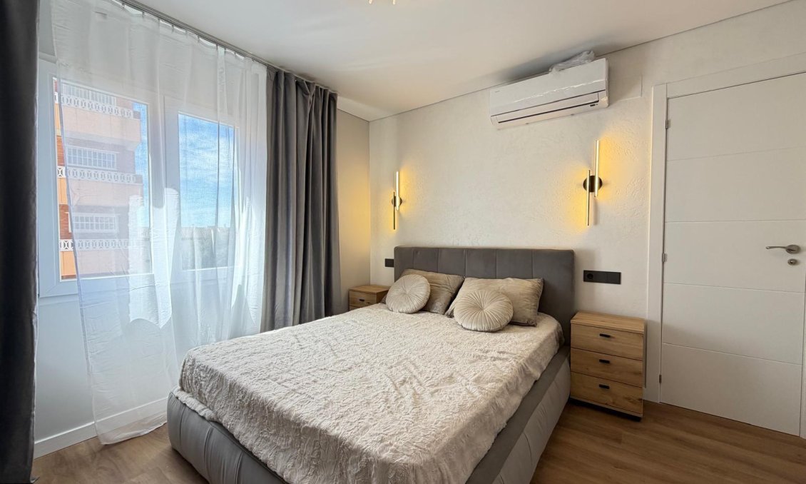 Revânzare - Apartament -
Torrevieja - Punta Prima