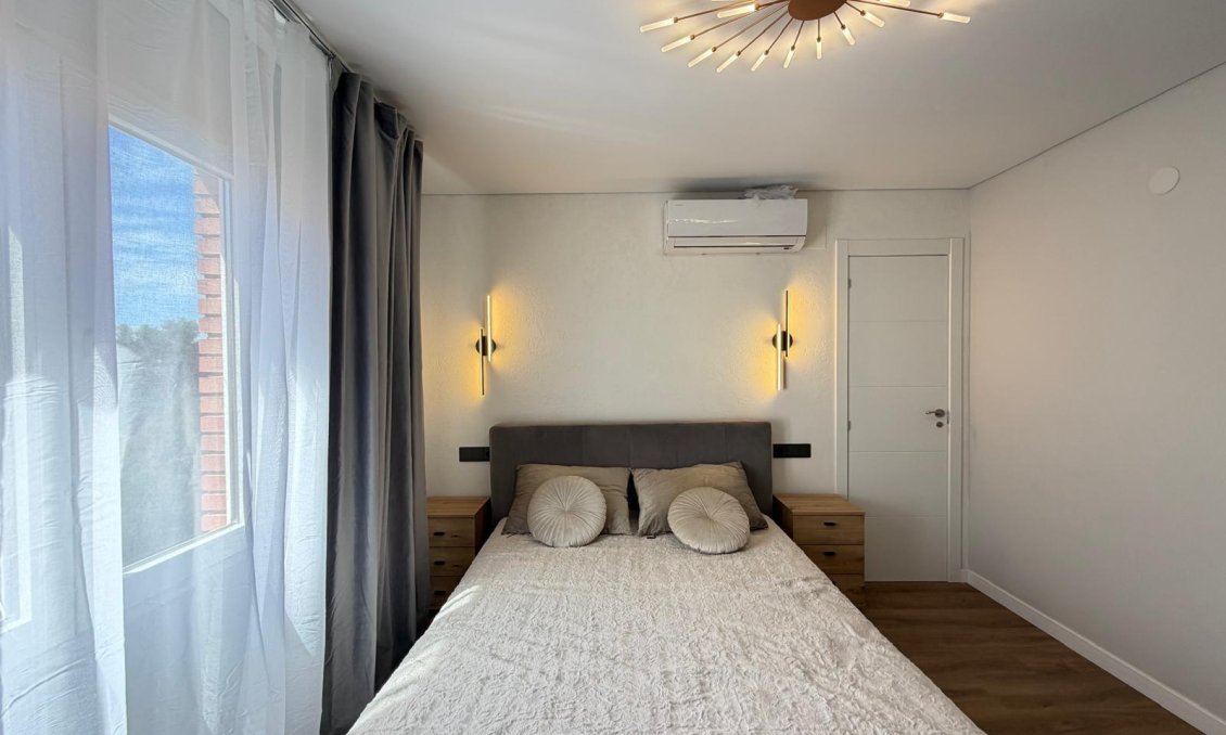 Revânzare - Apartament -
Torrevieja - Punta Prima