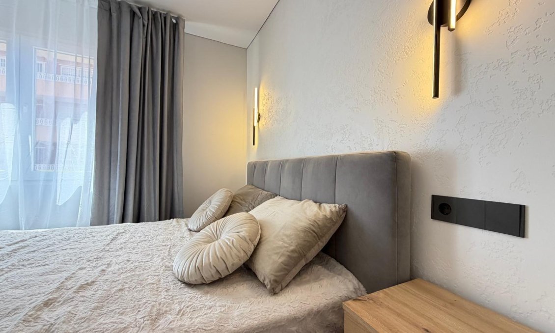 Revânzare - Apartament -
Torrevieja - Punta Prima