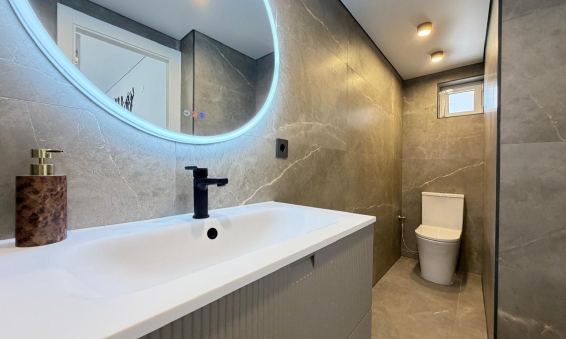 Revânzare - Apartament -
Torrevieja - Punta Prima