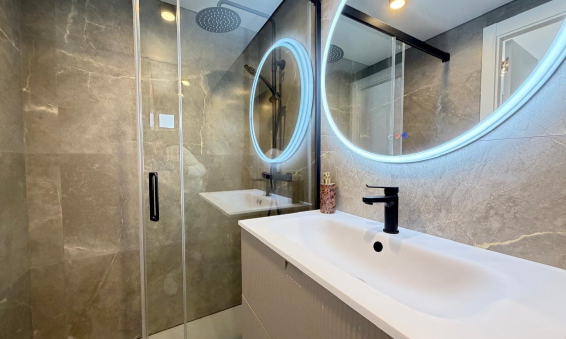 Revânzare - Apartament -
Torrevieja - Punta Prima