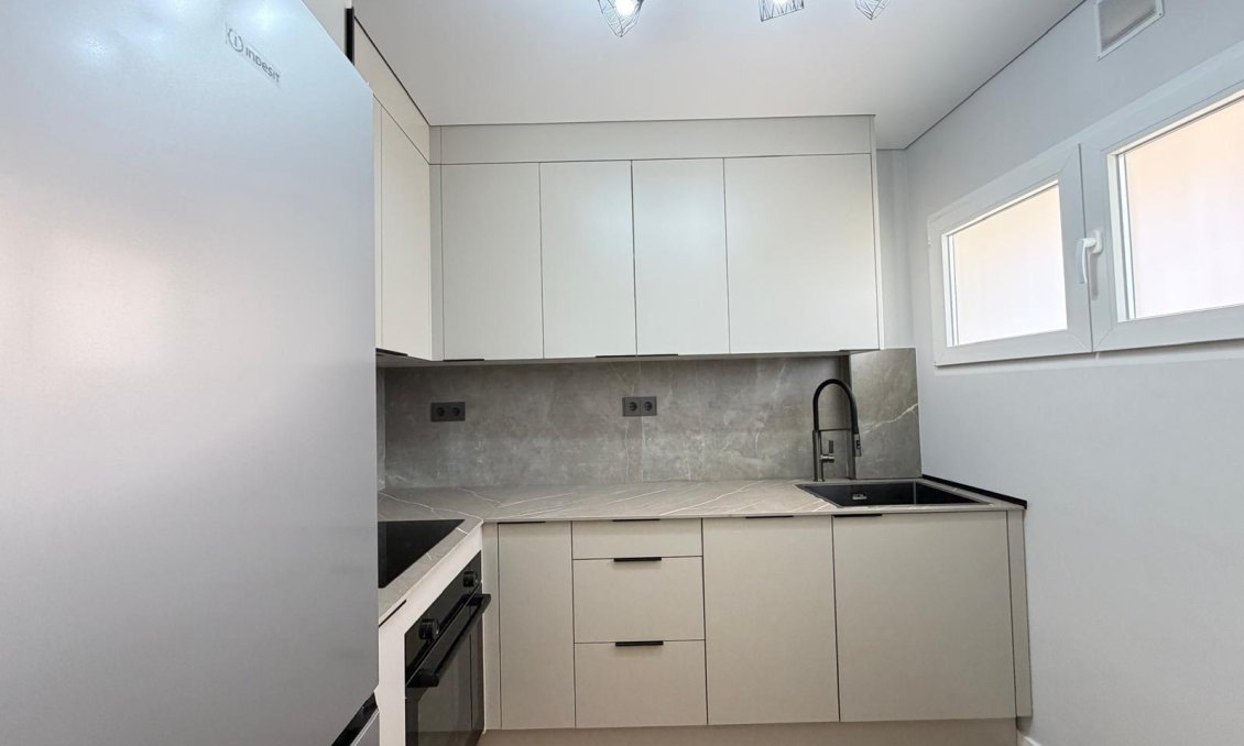 Revânzare - Apartament -
Torrevieja - Punta Prima