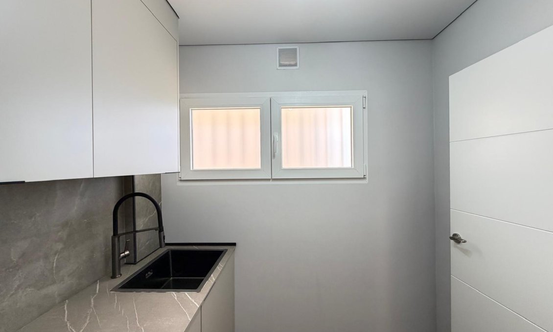 Revânzare - Apartament -
Torrevieja - Punta Prima