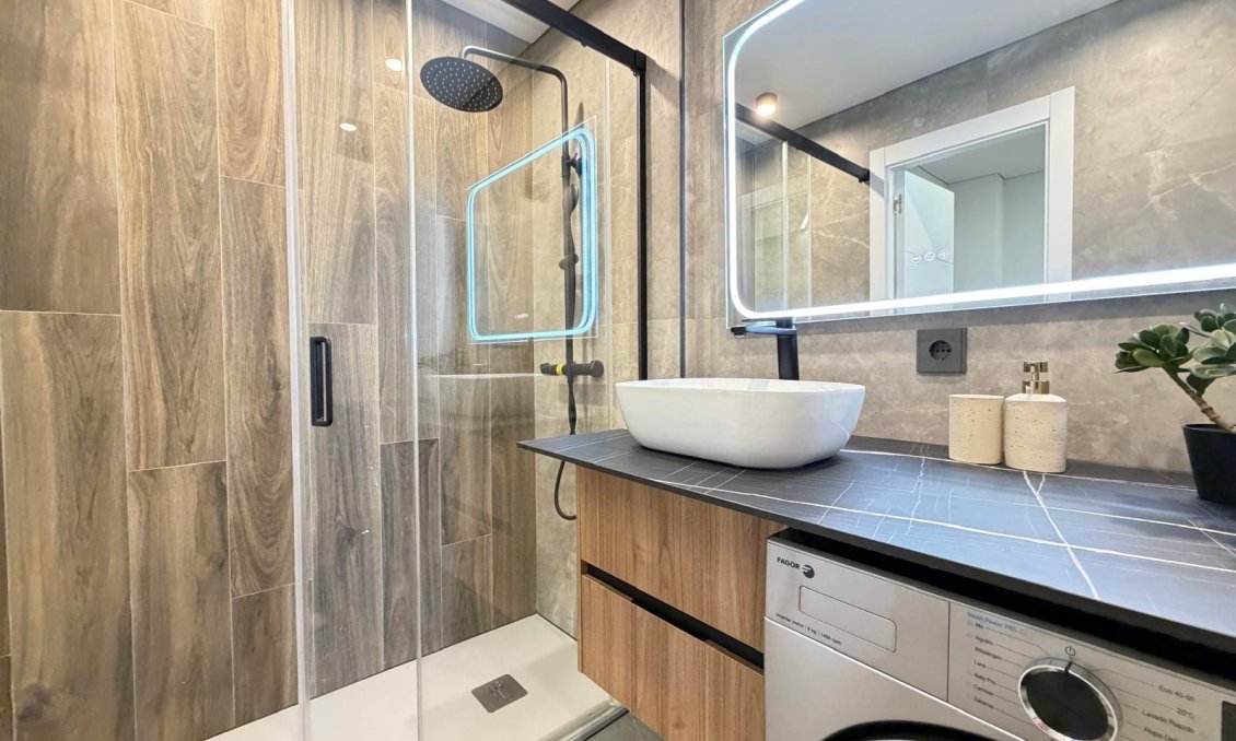 Revânzare - Apartament -
Torrevieja - Punta Prima