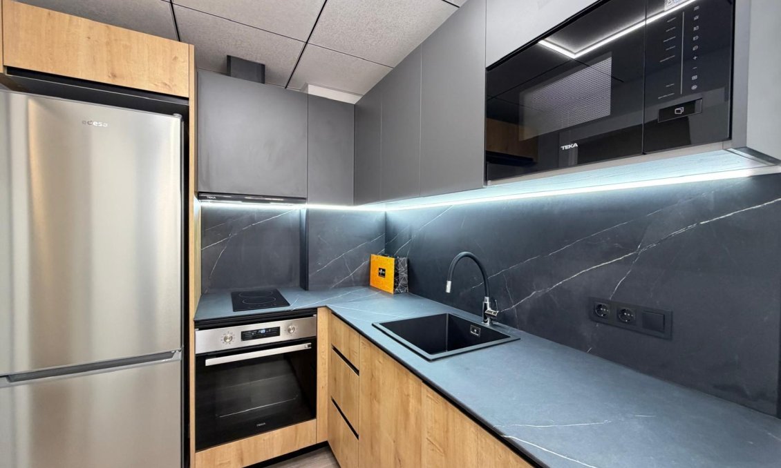 Revânzare - Apartament -
Torrevieja - Estacion De Autobuses