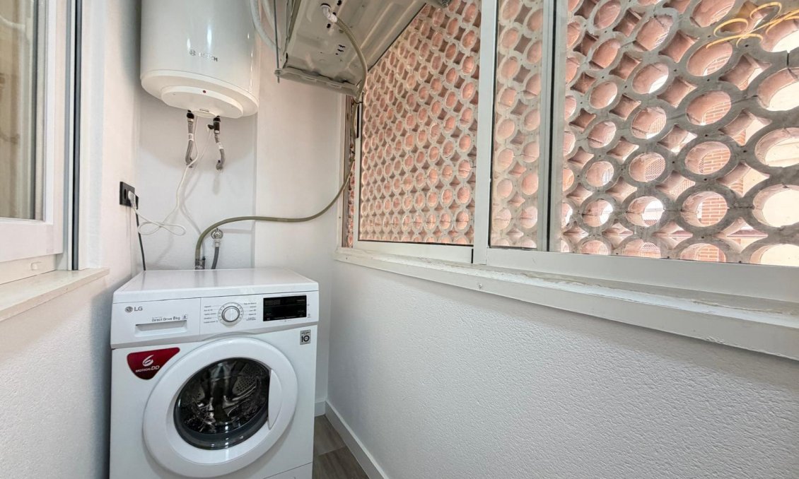 Revânzare - Apartament -
Torrevieja - Estacion De Autobuses